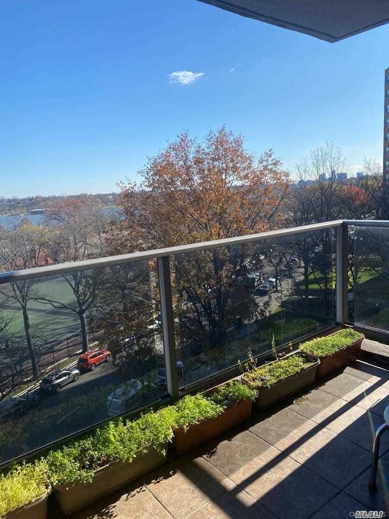 61-20 Grand Central Parkway