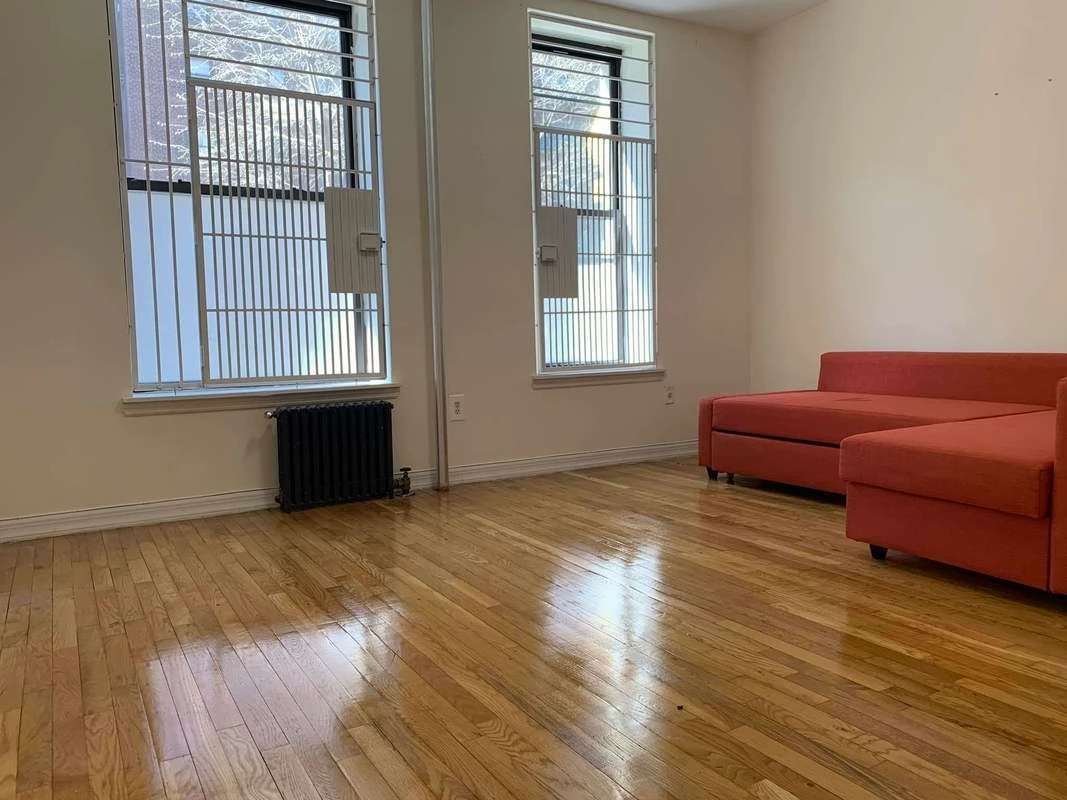8 Manhattan Avenue