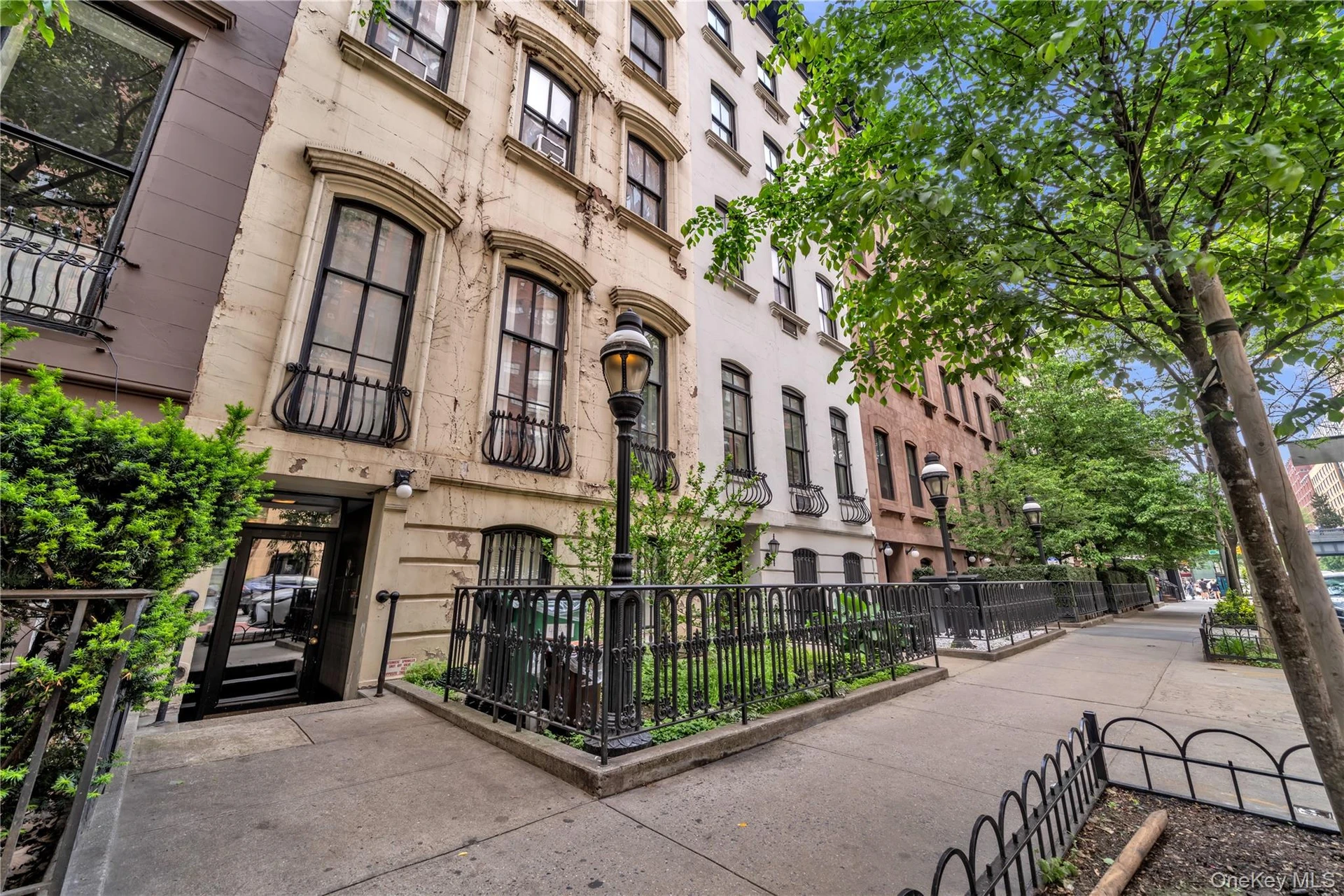 454 West 23rd Street