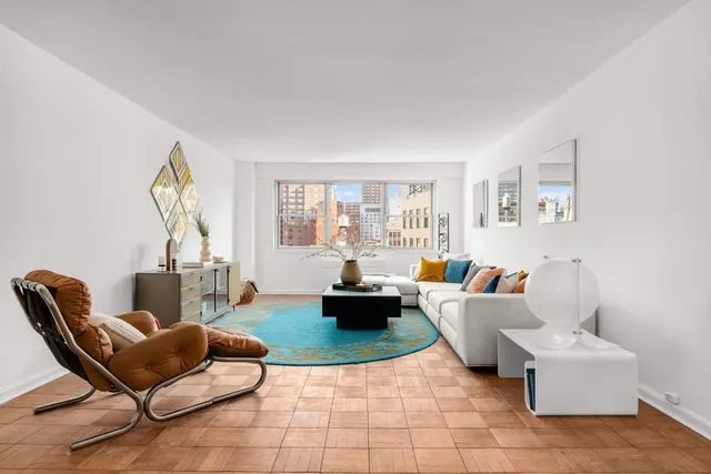 70 E 10th Street