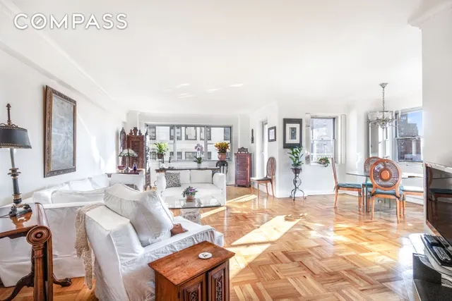 70 E 10th Street