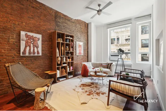 39 E 12TH Street