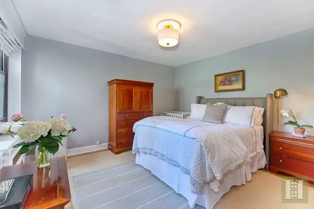 305 East 72nd Street