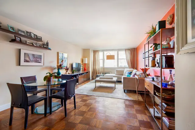 77 Seventh Avenue