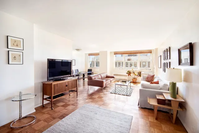 77 Seventh Avenue
