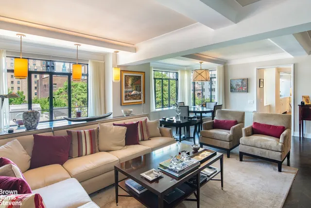 130 W 12TH Street