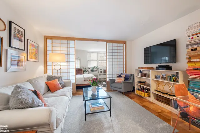77 Seventh Avenue