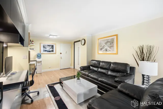 77 Seventh Avenue