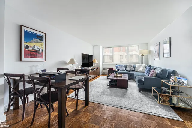 77 Seventh Avenue