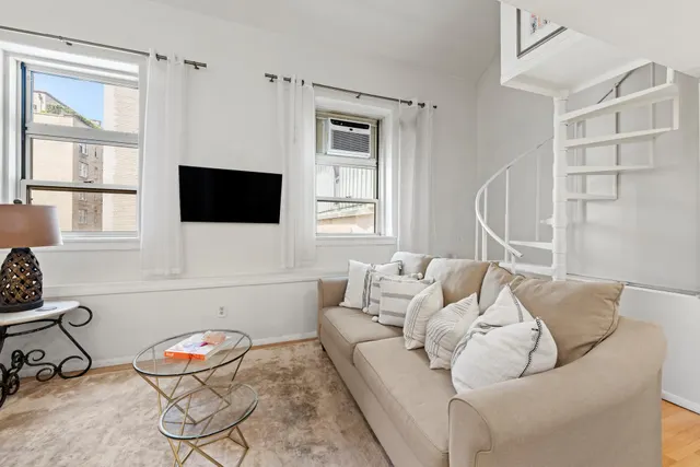 4 Lexington Avenue