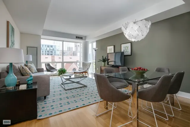 2628 Broadway