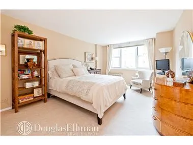 77 Seventh Avenue