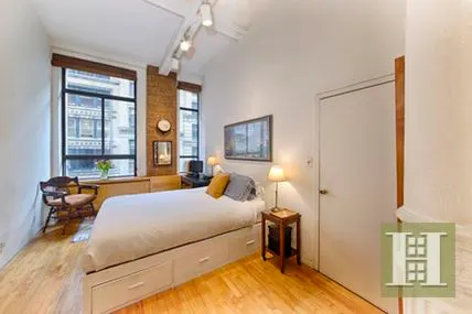 39 E 12TH Street