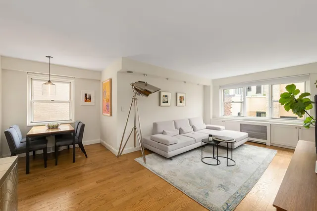 69 W 9TH Street