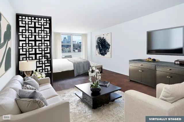 77 Seventh Avenue