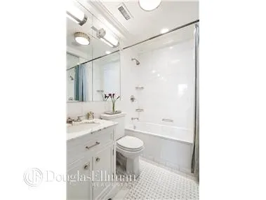 23 E 10th Street