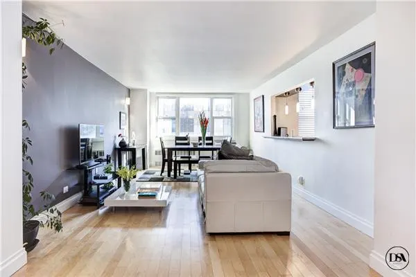 77 Seventh Avenue