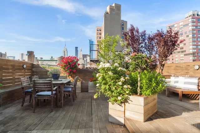 39 E 12TH Street