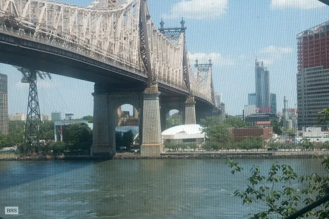 35 Sutton Place