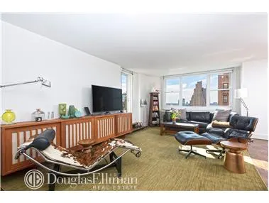 77 Seventh Avenue