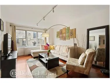 33 Greenwich Avenue