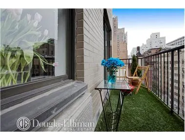35 East 10th Street