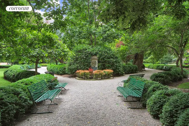 44 Gramercy Park North