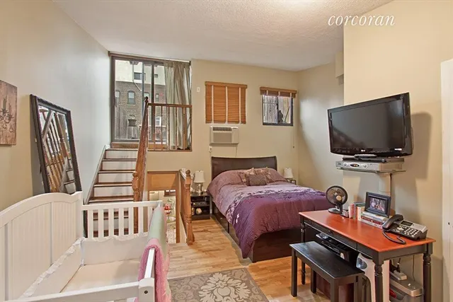 23 E 10th Street