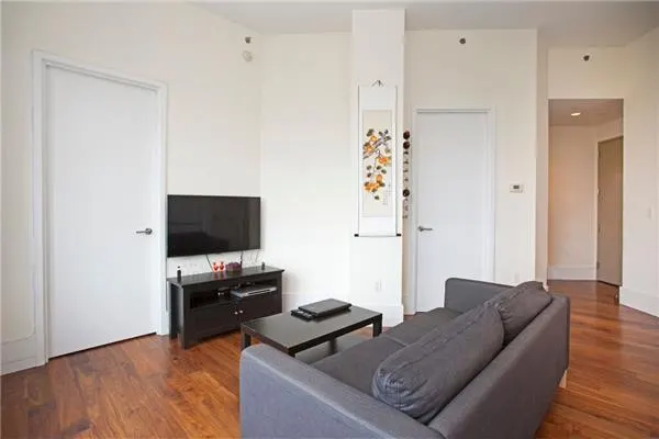 10-17 Jackson Avenue