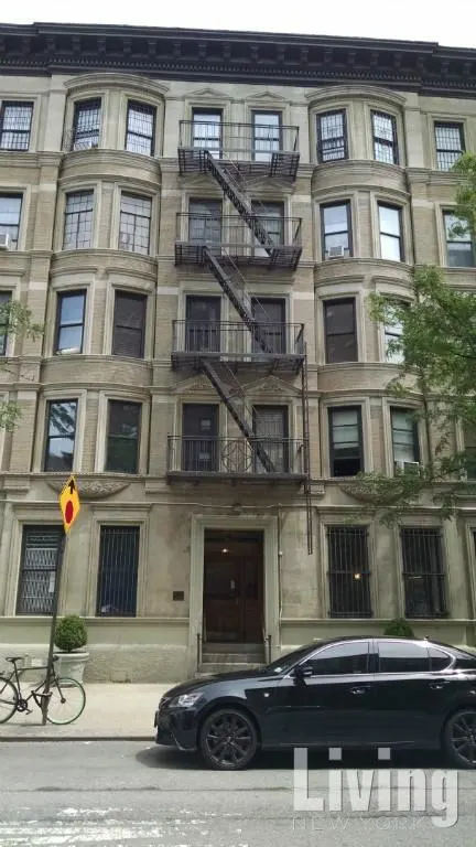 78 Manhattan Avenue