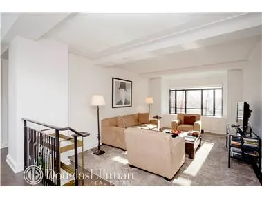130 W 12TH Street