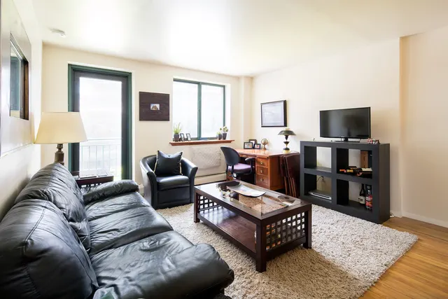325 West 51st Street