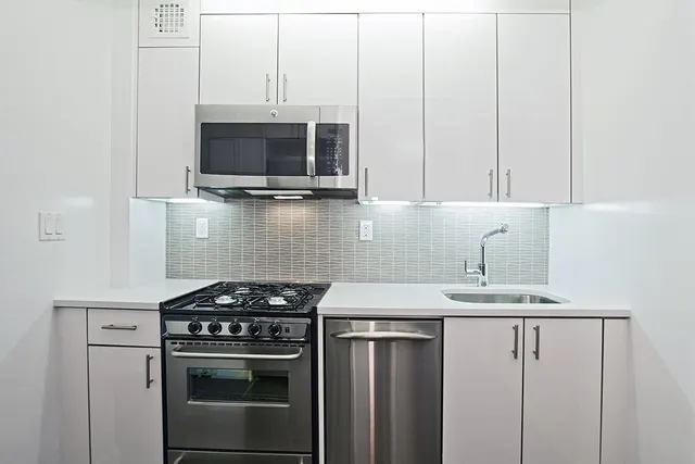 211 East 53rd Street