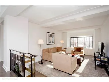 130 W 12TH Street