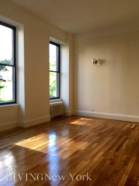 78 Manhattan Avenue