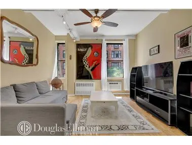 23 E 10th Street