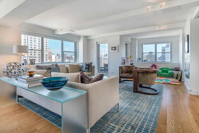 70 E 10th Street
