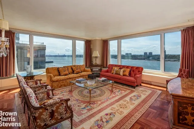 240 Riverside Boulevard