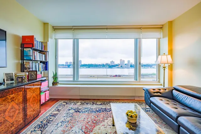 240 Riverside Boulevard