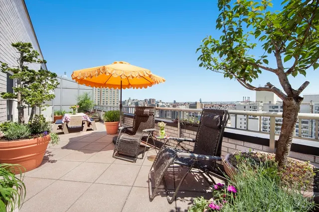 70 E 10th Street