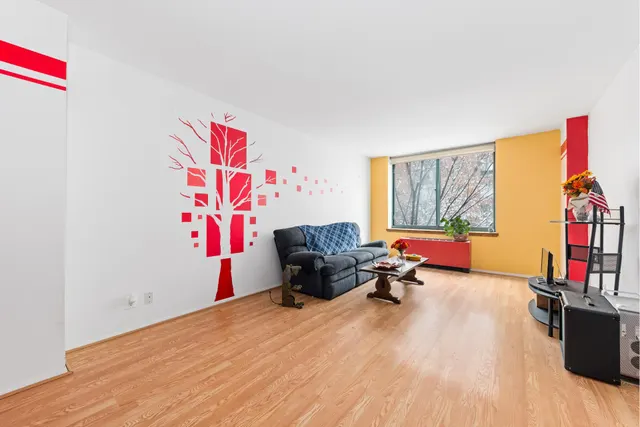 21 South End Avenue
