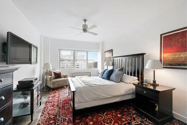 70 E 10th Street