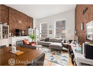 23 E 10th Street