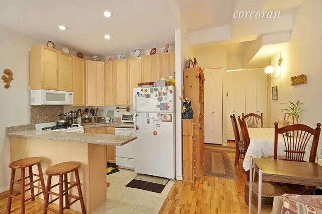 4 Lexington Avenue