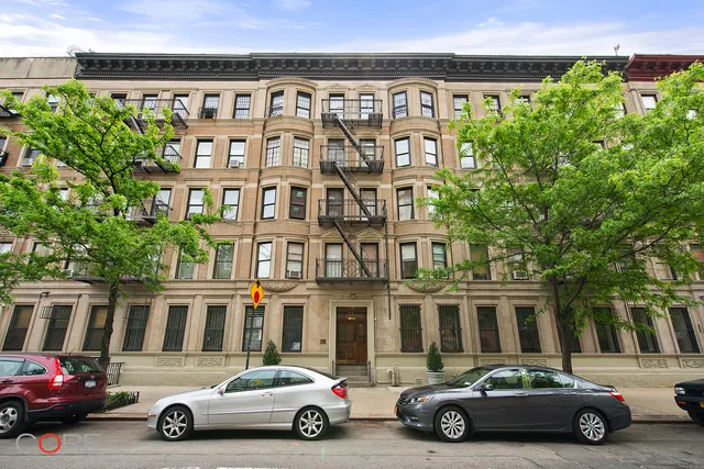 78 Manhattan Avenue