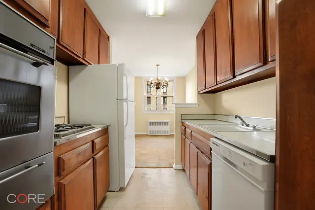 77 Seventh Avenue