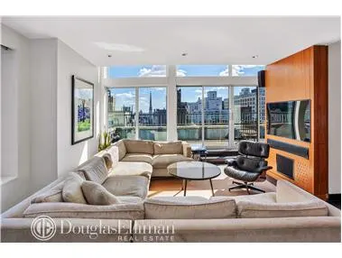 23 E 10th Street
