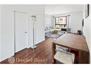 23 E 10th Street