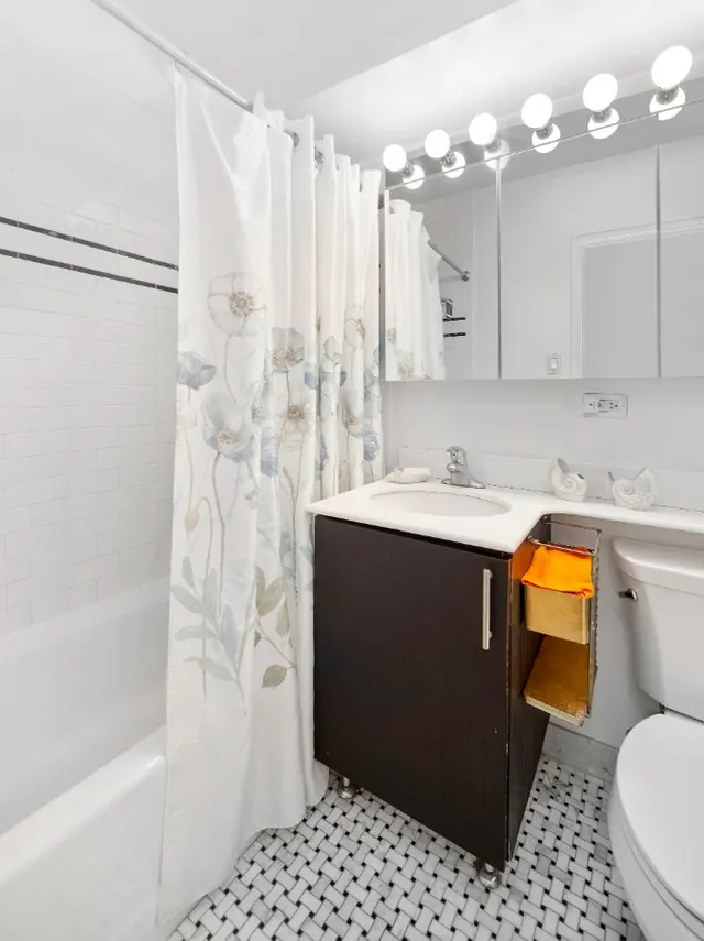 211 East 53rd Street