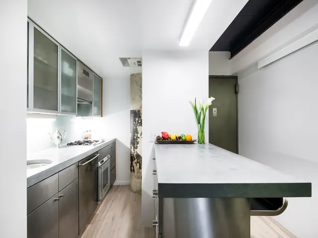 39 E 12TH Street